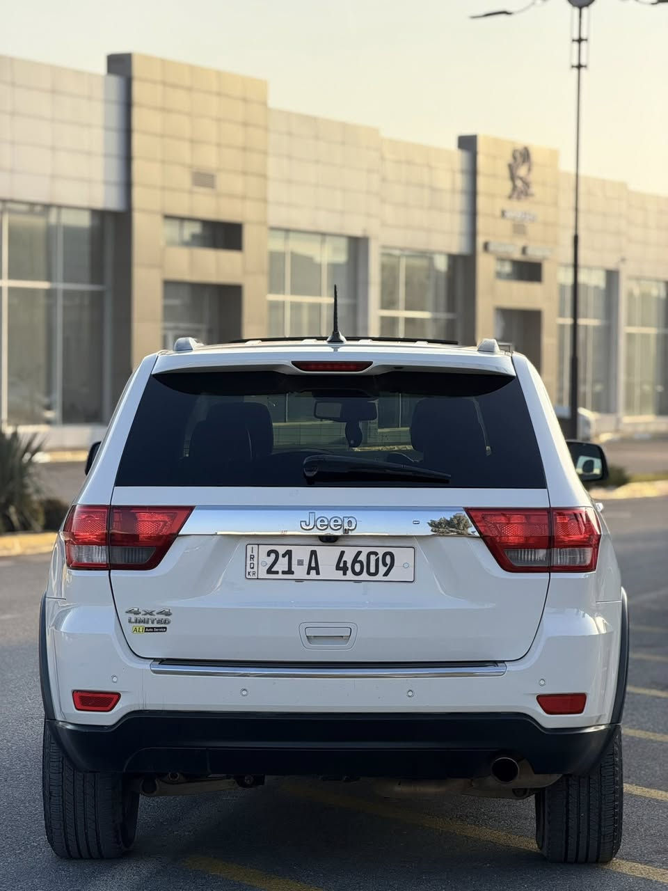 السلام عليكم
جيب كراند شيروكي  (Limitid)   موديل 2011

اعلا مواصفات   

المواصفات فول 1/1  ليميتد
    
مكين كير شرط

سونر موجود بدون دواخل شرت

مكان سليمانية 

السعر/ $177

التسوال واتس ئب إكو

0770 618 4884
