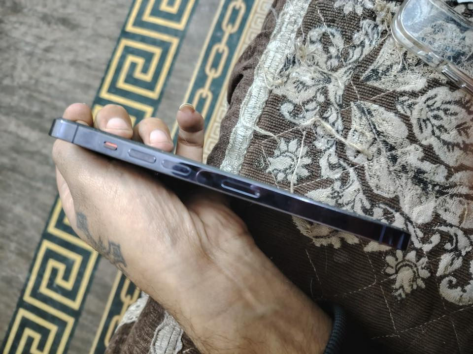 ايفون 14 برو ماكس
بطاريه 81 بلاديه 
ذاكره 512 
مبدل شاشه انضف نوع بالسوك فيس ايدي شغال 
الجهاز وتر كامل بس شاشه مبدله 
تجي تفحص وين ما تريد فول نضافه شوفت عينهم لا ضربه ولا زلغ 
السعر 725 وبي مجال بسيط 
مكتني العرصات 
***********
