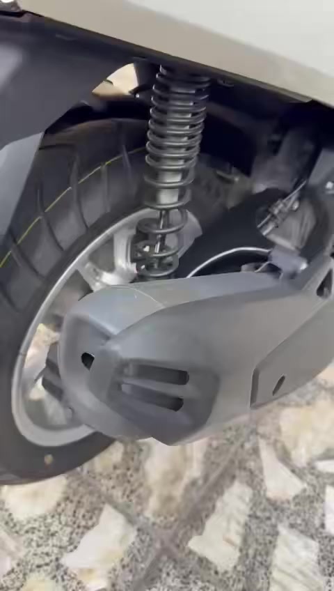 يالله سلام عليكم دراجة ان ماكس ياماها ياباني اصل دراجة نظيفة جدا ومحرك وتفاصيل كله بلاد برغي مامفتوح بيها ماشيه جوه 30 الف لسعر 13 ورقه وبيها مجال لعنوان بغداد الشعب رقم الهاتف ***********
