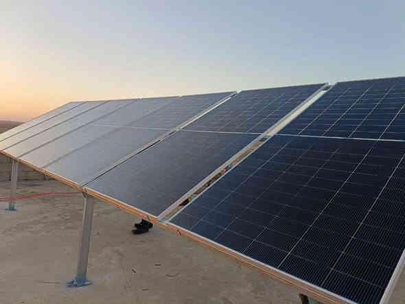 منظومين طاقة شمسية في الربيعة تل سمير . 

تم اليوم الانتهاء من نصب منظومتين طاقة شمسية في الربيعة تل سمير .
المنظومة الاولى منظومة Sofar للزبون السيد علوان جلوب 
- انفيرتر 6 كيلو سوفار ضمان 5 سنوات 💪🏼
- بطارية داينيس ضمان 10 سنوات 💪🏼
-  لواح شمسية 620 واط من HZ 
- نظام مراقبة عن بعد كامل 24/7

المنظومة الثانية السيد حسين حلوب 

# مواصفات المنظومة الشمسية
- الألواح الشمسية:  قدرة 620 واط لدبل وجه (HZ )
- البطارية:   (HZ )ضمان 5 سنوات 
- الانفيرتر: انفيرتر  HZ 6 كيلواط 

# مميزات المنظومة الشمسية
- تقليل فاتورة الكهرباء بنسبة ٧٠-٨٠٪
- تحسين البيئة وتقليل الانبعاثات الكربونية
- توفير الطاقة في أوقات الذروة
- المحافظة على اجهزة المنزل كون الفولطية مستقرة وتطول العمر الافتراضي للاجهزة الكهربائية 
# لتركيب
-  تصميم بورد تحكم Dc و AC لحماية المنزل  

# الفوائد المالية
- توفير مالي جيد كون الكهرباء مجانية 
 .

مكتب طاقة
الموقع الاول بعشيقة حي العسكري مقابل معرض مخلد 
 مهندس فادي *********** 
***********.   اياس سعيد

طاقة_شمسية
#منظومات_طاقة
#سوفار
#HZ
#داينيس
#الربيعة
#تل_سمير
#طاقة_سمارت
#طاقة_متجددة
#انفرتر
#بطاريات
#الواح_شمسية
#نصب_منظومات
#عروض_الطاقة
#عراق
#بعشيقة
#مهندس
