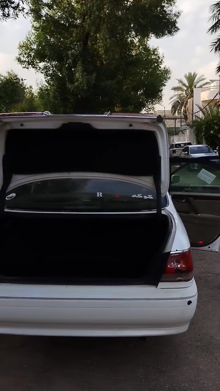 اصولي اصولي
ملكة 2002 كرستال اصل 
دكمتين 
بردة خلفية 
تحكم خلفي 
ديفور صغير 
السيارة انضف من الصور 
سعر 60
***********
