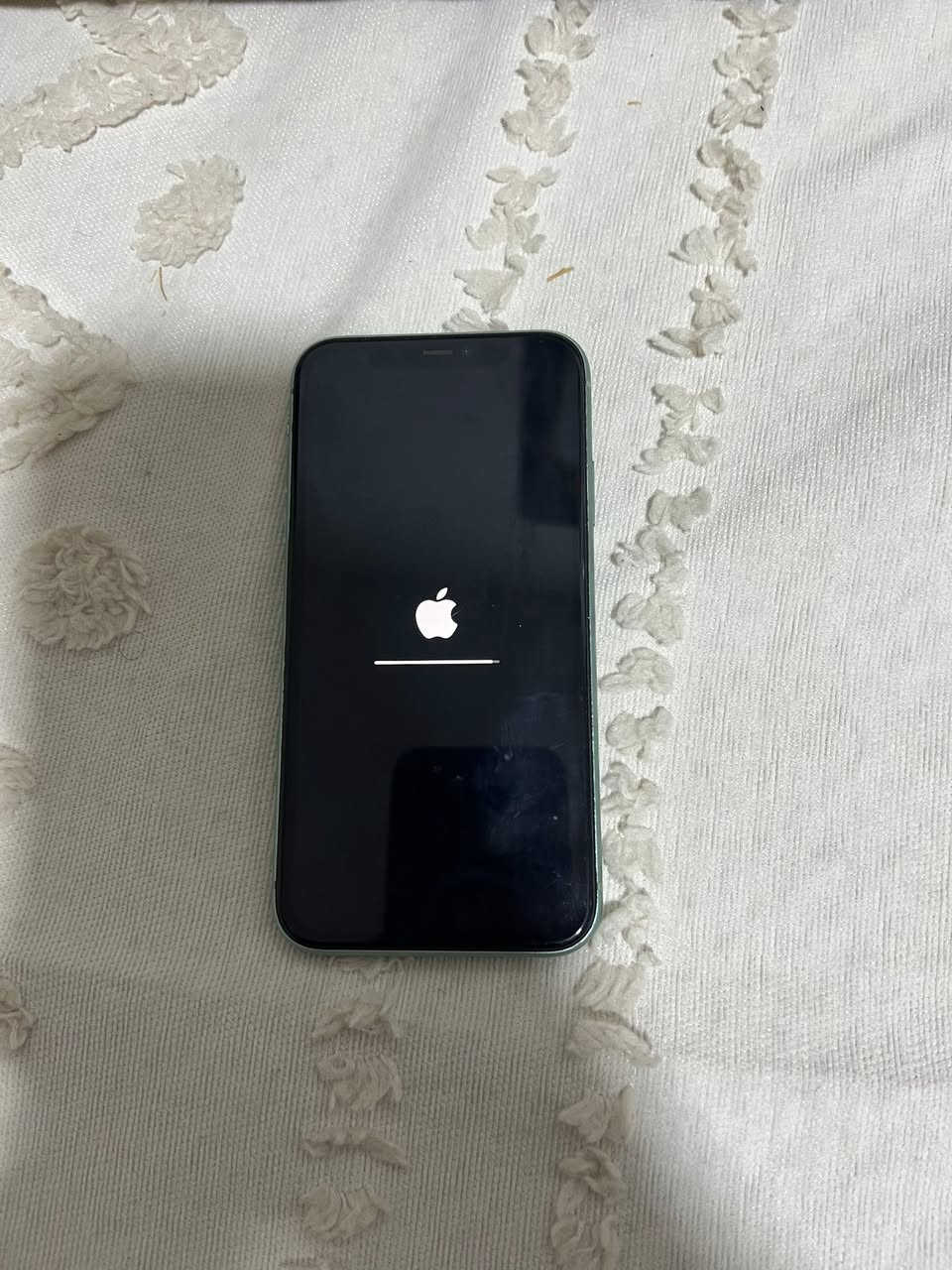 السلام عليكم ايفون ١١ عادي ذاكره ٦٤ بطاريه ٧٨ الجهاز وتربروف بس السماعه يرادلها تنضيف قيم بما يرضي الله ***********
