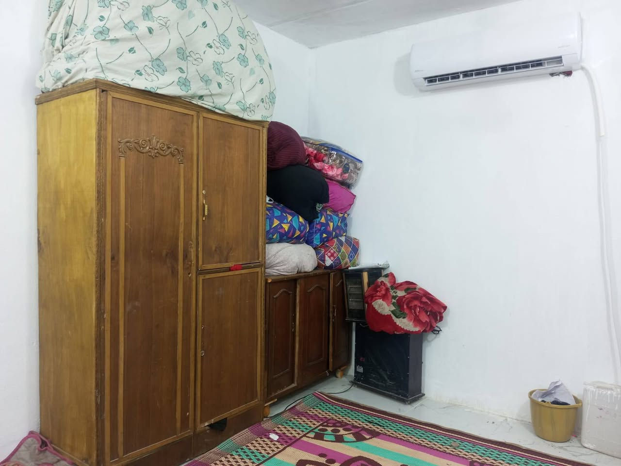 سلام عليكم
الدار البيع طابو صرف
مساحه ((100)) متر طولاني بناء عكاده
يحتوي على استقبال وصاله ومطبخ وغرفتين نوم
وصحيات داخليه وصحيات خارجيه ومنور
الماجديه سيد عاشور قرب ٤ سايدات سيد جميل
سعر البيت ((72)) وبي مجال 
استفسار اتصل ((***********)) ((***********)) 
اخوكم أبو عراق.....
