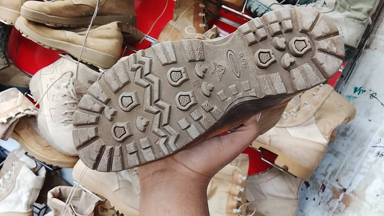 مونتكم مارنز منشأ كوريا الجنوبيه
لبس البحريه الكوريه الجنوبيه
وتر بروف ضد المي طركه حذاء رياضي خفيف وزن خفيف
متوفر كل القياسات هذه الوجبه كمية محدوده 15 قطعه فقط متوفره يحجز السعر 80 الف دينار


**إذا كنت صاحب هذا الإعلان وتريد حذفه لأي سبب، رجاءا أرسل رسالة إلى الدعم الفني**