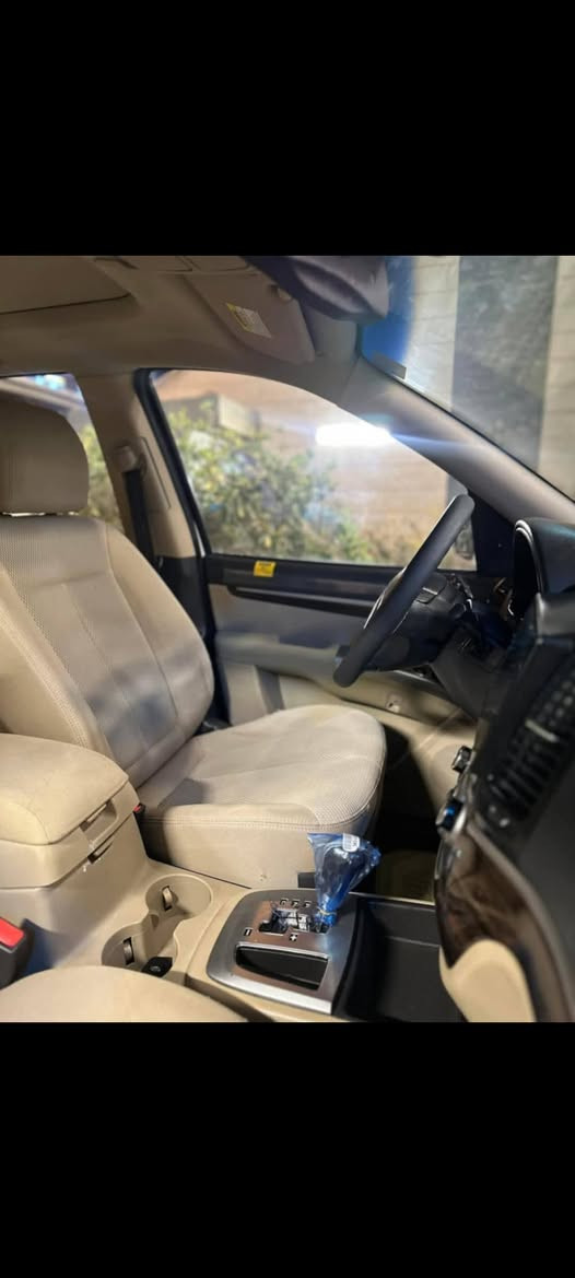 سنتافيه2011 خليجي
 فول مواصفات للاخير  1/1 ( اخت زيرو ) 
عدادالمسافة 81الاف كم 
شرط كفاله  لاضربه ولا تبديل المواصفات فول 1/1
كشن كهرباء 
داخل بيجي 
بصمه تشغيل 
حساس خلفي  
تحكمات استيرن كامل 
تبريد بيانو 
7 راكب 
3 قطع تبريد 
محرك 6 سلندر 3500
فورويل دفع رباعي 4x4 
ويل 18
السياره فول 1/1 ا(خت زيرو)
رقم بغداد  الدولي الجديد تحويل ثاني يوم وين ما يعجبك ￼

مكان السياره بغداد 
اتصل على هذا الرقم ***********
***********
