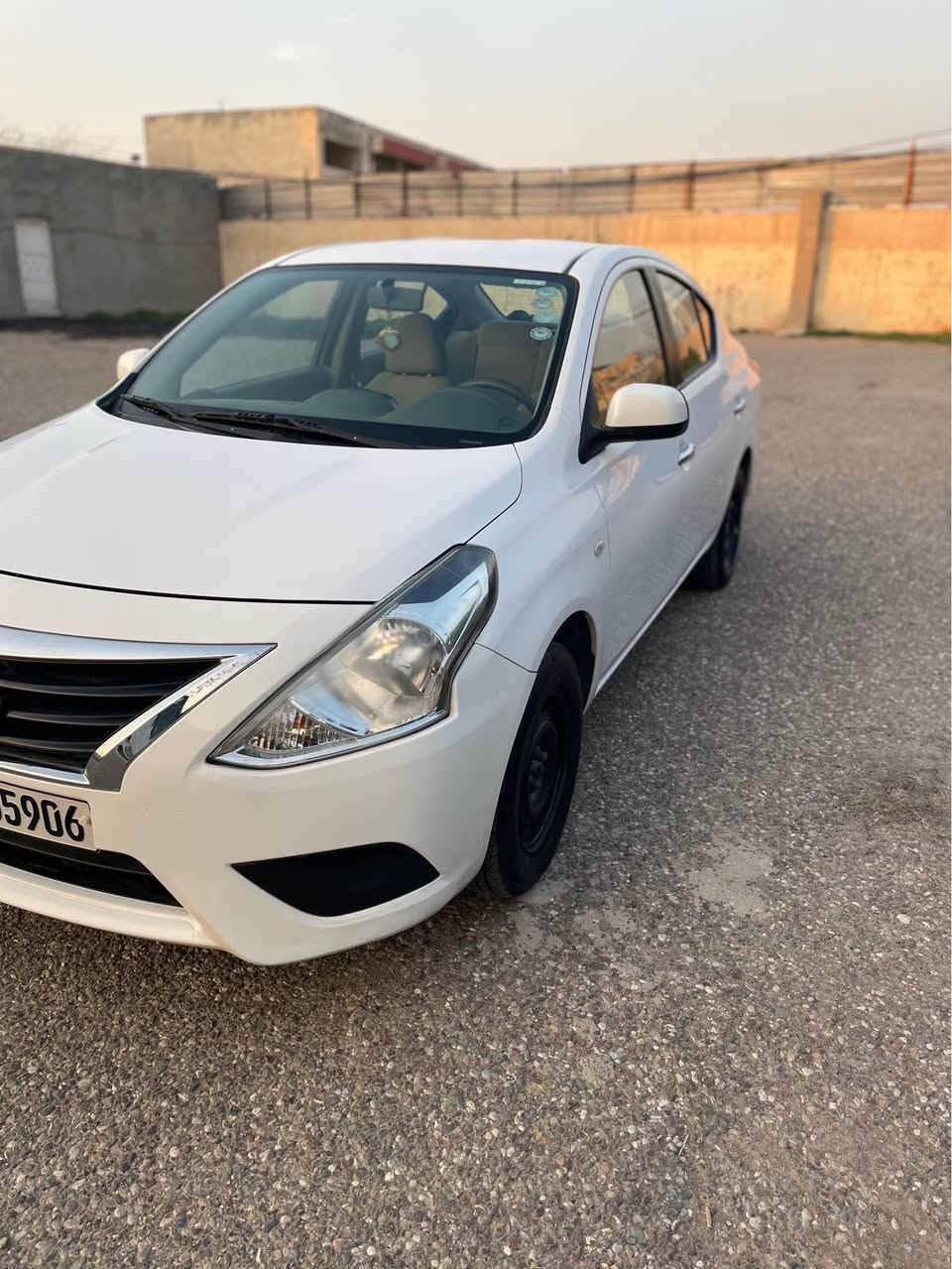 Nissan Sunny 2016
 هیچی نیە سەیارەکە سفرە
تەنها 65 کم رۆیشتووە هەقیقی
سپێری دانەبەزیوە
رەقەم و سەنەوی نۆییە 
بەناو خۆمە
بی سبوغ بی تحدیل 
بی کارت بی شوخت
دەعامی بۆ دەعامی بەشەرت 
یەک دینار مەسروفی تیدا نیە 
نرخ $97 
هەولیر
*********** 
*********** أربيل, العراق
