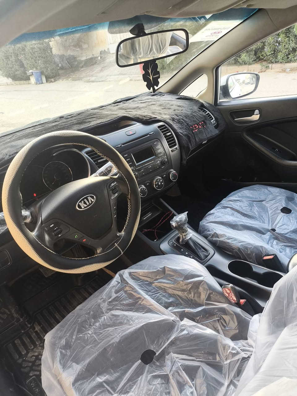 للبيع سيراتو 2014 خليجي مكفوله ما عدا البنيد تبديل فقط ولسونار موجود رقم ميسان دولي وشرط التحويل الاتصال ***********
