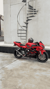 السلام عليكم...
HONDA CBR F4i 600F sport در.
الدراجة وارد يابان نظيفة جداً
مابيها اي نقص و مسويلها ادامه 
(يعني انسى شي اسمه عطل)
و بيها كم شغلة رياضية و ترتيبات
التزويد والاضافات 
ستيرن رياضي 3قطع 
تزويد حدايد عل دروعه 
قبضات رياضية
يدات رياضية
قبضة للراكب الخلفي
الدراجة كاملة مكملة وكلشي بيها شغال
مكاني موصل 
✅✅✅✅✅
دراجه مرقمه رقم نينوى 🔥20037رقم مميز وباسمي 
السعر : 38ورقه 
للاستفسار ***********
