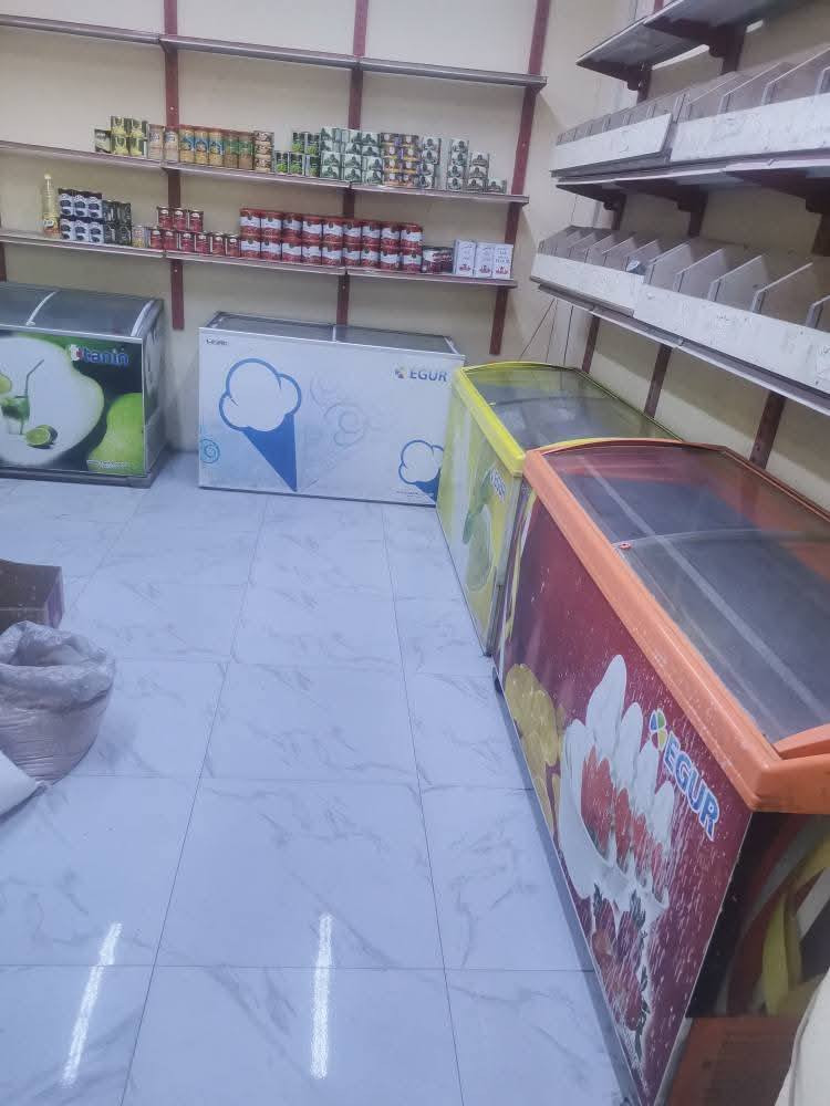 تصفيه اسواق بيع مستعجل
7بردات
3طرحيات
رفوف كرزات
رفوف
ميز كاشير
وبيه اثاث كامل رفوف وسفينات 2وسبلات 2ومراوح ومبرده وميوزه وميزان ودخل كاشير ومنظومة كامراتكل شي داخل الاسواق للبيع الشراي يجي ياخذهن مو يواعد ومايجي 
عنوانه حي الوفاء على الشارع العام مقابيل حي الجامعه ركن شارع 20
الشراي يتفضل. خاص ويدلل
*********** امانه العباس للي يتصل يكول من طرف ايلين محمد
