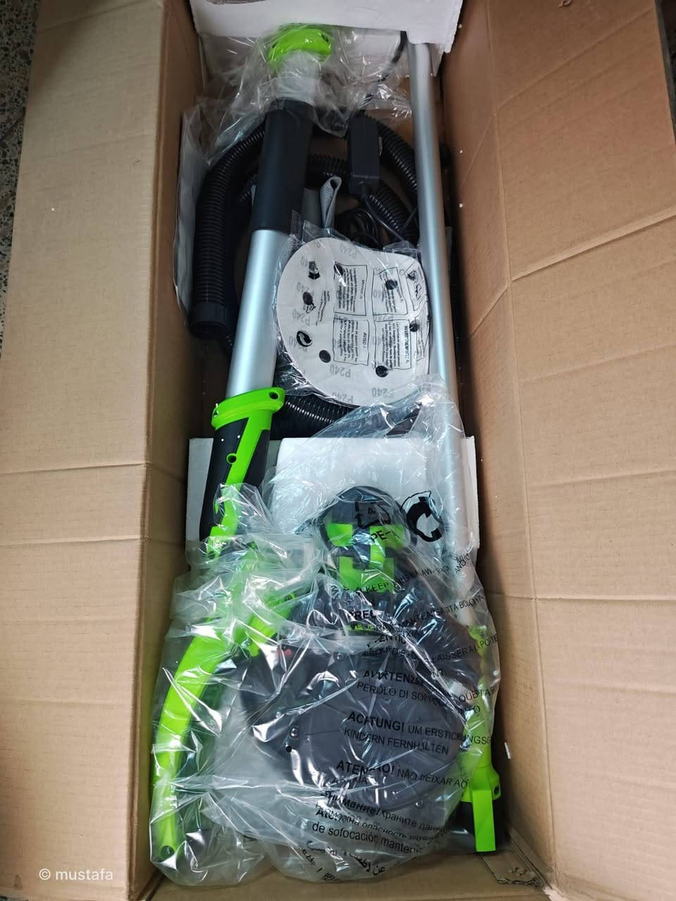 للبيع جديدة مثل ما موجود بالصور مع درزنين ورق سنفرة 75 الف قفل توصيل ما عندي *********** بي واتس
