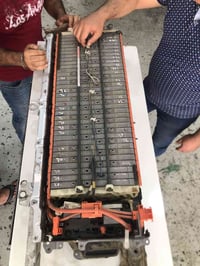 من رخصه الادمن شباب اني عندي كامري تكسي دبي ، البطارية بيها خلل من يوم...