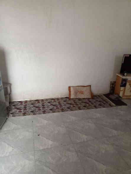 يا الله بيت 100 متر مربع ركن خلف مدرسه صفي الدين البناء بلوك كهربائي سقف اعكاده فقط ستاره ما بيه خدمات كامله السعر 38 بي مجال بصيط للطيبين والله يرزق الجميع ***********
