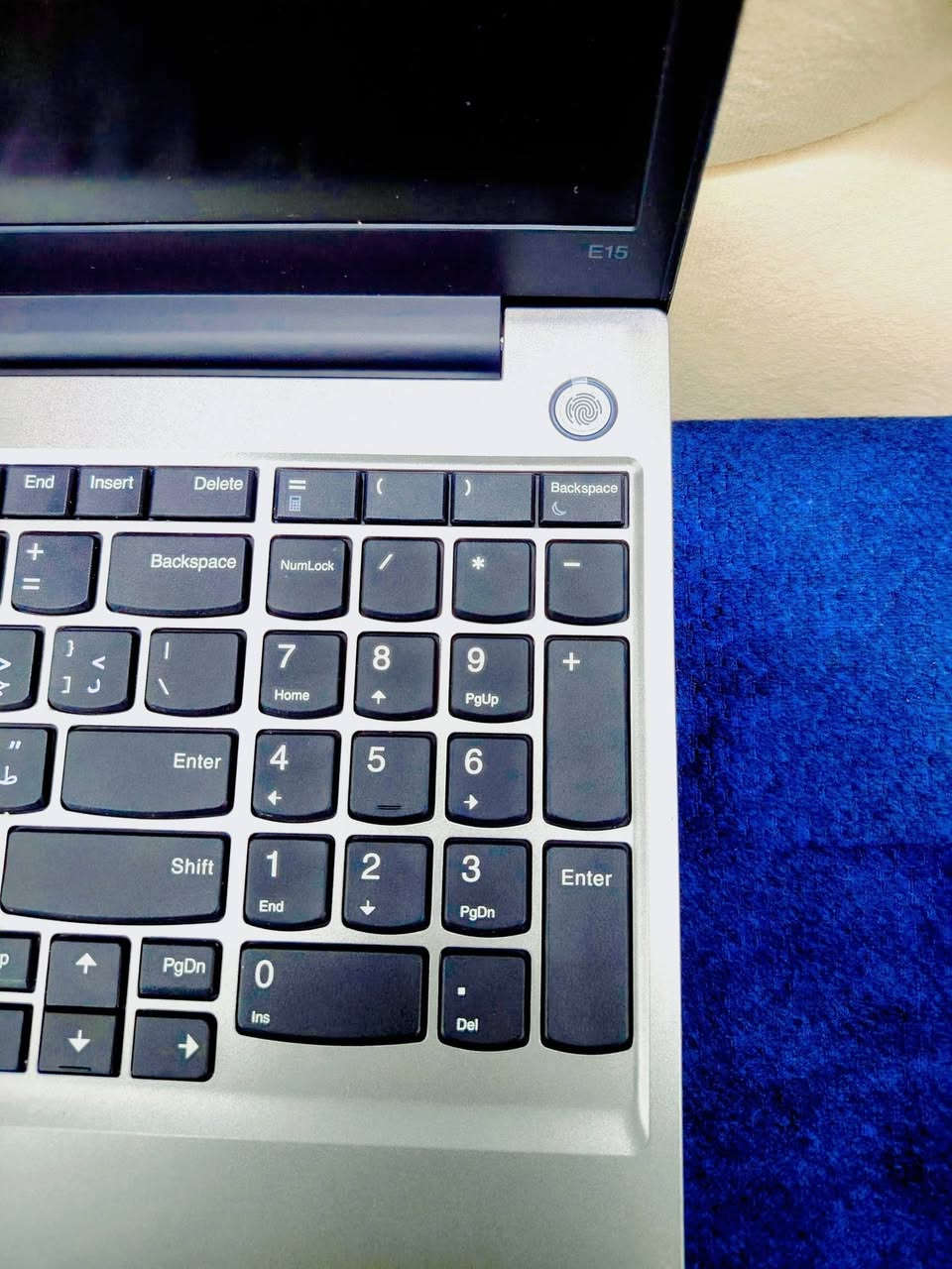 عروض النااار 🔥🔥 مناسب للبرامج الهندسية مثل الاوتوكاد و العاب البوبجي. 
لابتوب Lenovo E15 رفيع جدا من فئة  الجيل العاشر   ورام 8 كيكا  و هارد 256 ssd M.2 NVMe  بنظافة عالية. 

💭 مواصفات اللابتوب⚡⚡⚡⚡ ⬇️

Lenovo E15
Core i7- 10
Ram: 8 GB DDR4 
Hard: 256 GB - Ssd M.2 
Graphic card: Intel (R) HD Graphics 620 - 4 GB
Screen: 15.6 Inches FHD 
Keyboard: English - Arabic

لابتوب Lenovo E15 
كوراي 7 - الجيل العاشر
رام: 8 كيكا 
هارد: 256 كيكا - SSD
كرت شاشه داخلي 4 كيكا 
حجم الشاشه 15.6 انج  FHD 
كيبورد ضوئي - ليزري ( عربي - انكليزي) شاشة لمس
السعر: ٤٥٠ الف دينار فقط.

🎁🎉  الهدايا والملحقات 🎉🎁

♡ حقيبة
♡ ماوس 
♡ شاحنة 

⭐️ يوجد توصيل لجميع محافظات العراق 🚚
♡ 5 ألف لبغداد.
♡ 7 ألف لجميع المحافظات.

📝 للحجز والاستفسار، 
يرجى التواصل معنا عبر ماسنجر الصفحة
او عبر الواتساب: ***********
🤝 مركز نانو تكنولوجي 
لبيع وشراء اللابتوبات المستخدمة في العراق
العنوان: بابل - المحاويل - حي الاسرة 

ضمان من اي عطل لعشرة أيام لجميع القطع.
