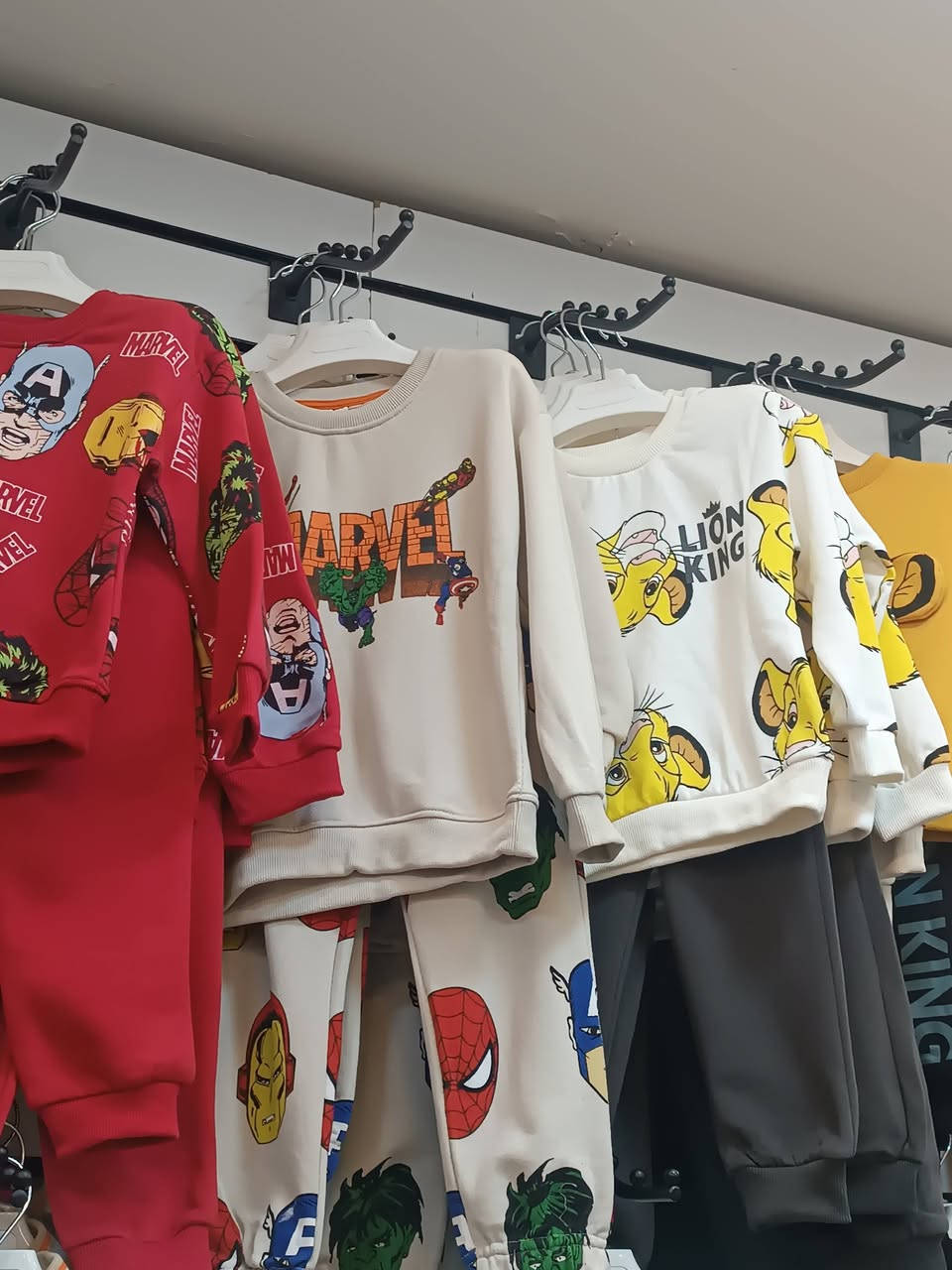 نزیکی 90 دانەم لەم قاتانە ماوە فول کوالیتی دانەی 10 هەزار افروشم ***********
