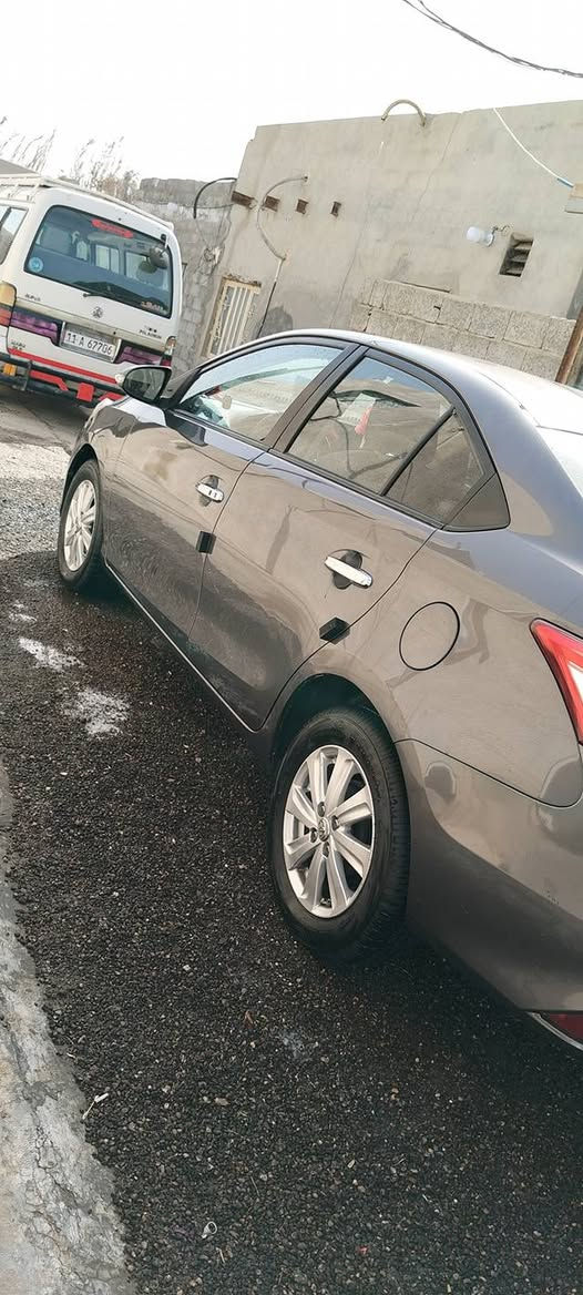 السلام عليكم للبيع او مراوس تيوتا يارس موديل 15 رقم وهزه وسنويه كله جديد ابسمي محرك 1500 سي سي كير محرك كفاله مامفتوحات صدر امامي خلفي جيد جدآ داخلها جديد وضع الشركه السياره فول مواصفات بصمه اشاير بالمري شاشه وحساس وتحكم ستيرن يدات نيكل 5ويل كب تخم تاير مابيها اي نقص السعر 115 وبيها مجال مكانها بغداد التاجي قرب المرور التاجيات باقي التفاصيل اتصل وتدلل ***********
