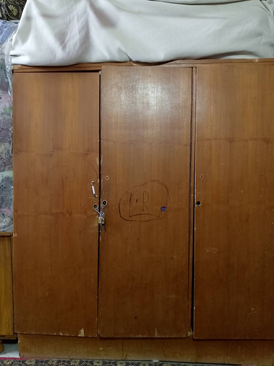 سلام عليكم معرض للبيع وكنتور السعر 70الف ***********
