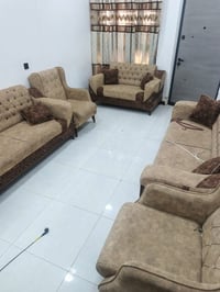تخم صوفا • قابل تفاوض • رسائل خاصة