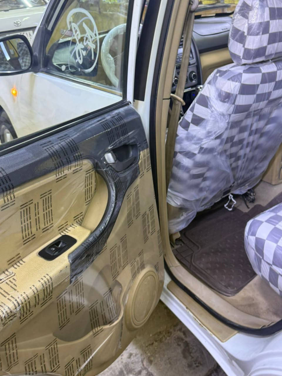 السعر 48 قفل 
تيكو 13 كير و محرك و حداديه مكفول 
دواخل جديده 
بدي نضيف بي قطعتين رش صبغ فقط 
***********

