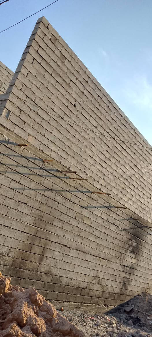 سلام عليكم خلفه بناء وترميم نشتقل قطعي يومي بلوك طابوك فرمستون شقل درجة اولى متفرّغ حالين  واتساب ***********
