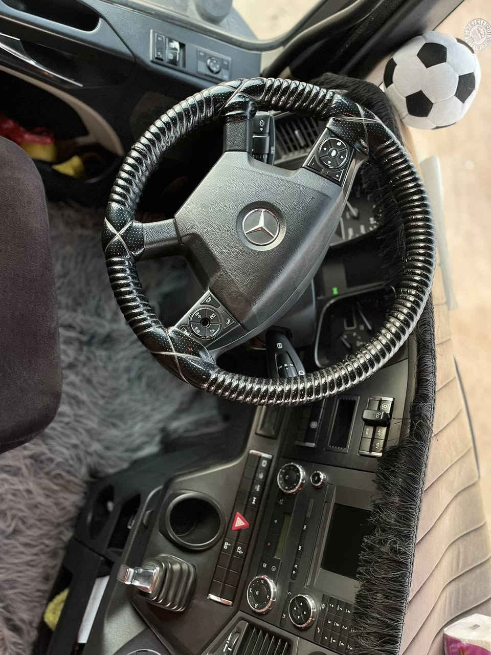 السلام عليكم وحش موديل 2013 السعر 5وربع باقي التفاصيل السيارة اتصال على الرقم*********** المكان ديالى
