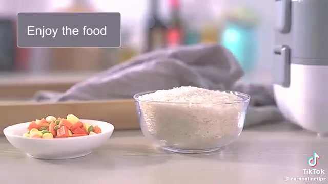 لانج بوكس كهربائي 🤩🔥
*يحتوي على 4 كاسات ستيل من الداخل   (سعتها 2L) يعني ينطيك مساحة كلش جبيرة 
* تكدر تستخدم كاستين او 4 حسب احتياجك
* يشتغل على الكهرباء لغرض تحمية الطعام الي بداخلة ويجي ويا كيبل بداخل الكاسات وقفلين احتياط 
*تكدرون تستخدمو بطريقة الهيتر او التبخير 
-يجي ويا كتلوك لتعليم الاستخدام كامل💯
-السعر 17 الف فقط ✅
والتوصيل 5 الاف لجميع محافظات العراق 
للحجز مراسلة الصفحة او التواصل على الرقم ***********