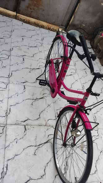 بايسكل حجم ٢٦ نضيف نسبه النضافه90/100  سالي سبوعين من نزلته من الحاويه شركه فورماج ولبايسكل نضيف رايده 150 وبي مجال شي قليل 
للستفسار واتساب ***********
