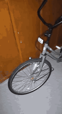 السلام عليكم بايسكل للبيع حرفين مديل 2020سعر 140وبي مجال مكان سماوه قضاء سوير رقم ***********
