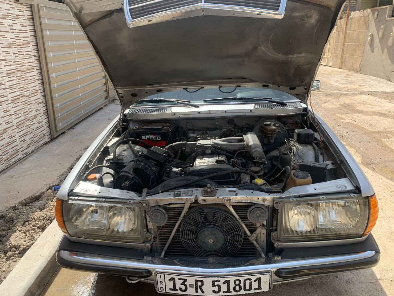 🚗 سيارة للبيع 🔥

📌 النوع: [مارسدس ابو جحيل  ]  
📆 الموديل: [1981 ]  
🎨 اللون: [سلفر  ]  
⚙️ المحرك: [محور 2500 vvt]  
🛣 الممشى: [عدد الكيلوات]  
📄 بسمي رقمها ميسان مشروع وطني 

✔️ محرك كير بطه    
✔️ تبريد شغال   
✔️ داخلية نظيفة  
✔️ استعمال شخصي  
✔️ جاهزة للفحص تجي وتشوف ب عينك 
تخم تاير كهربائيات شغاله حداديه 70٪؜ 
السياره على ايدي صارله اكثر من سنتين سيارة فقط مصبوغ للجماليه وبيها طخه بسيطه جوة لايت امامي صفحه السايق 
غرفه نظيفه موضحه بلصور 

💰 السعر: [70 وبيها مجال ]  
📞 للتواصل: ***********
