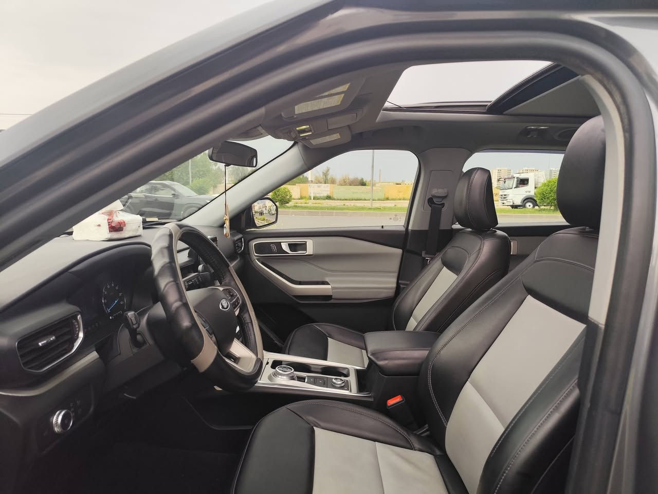 السلام عليكم
فورد اكسبلور 
2022 xlt plus 4x4
حادث خفيف بدون ايرباك
فول مواصفات 
بانوراما 
فور ويل
مكاني كركوك
***********
