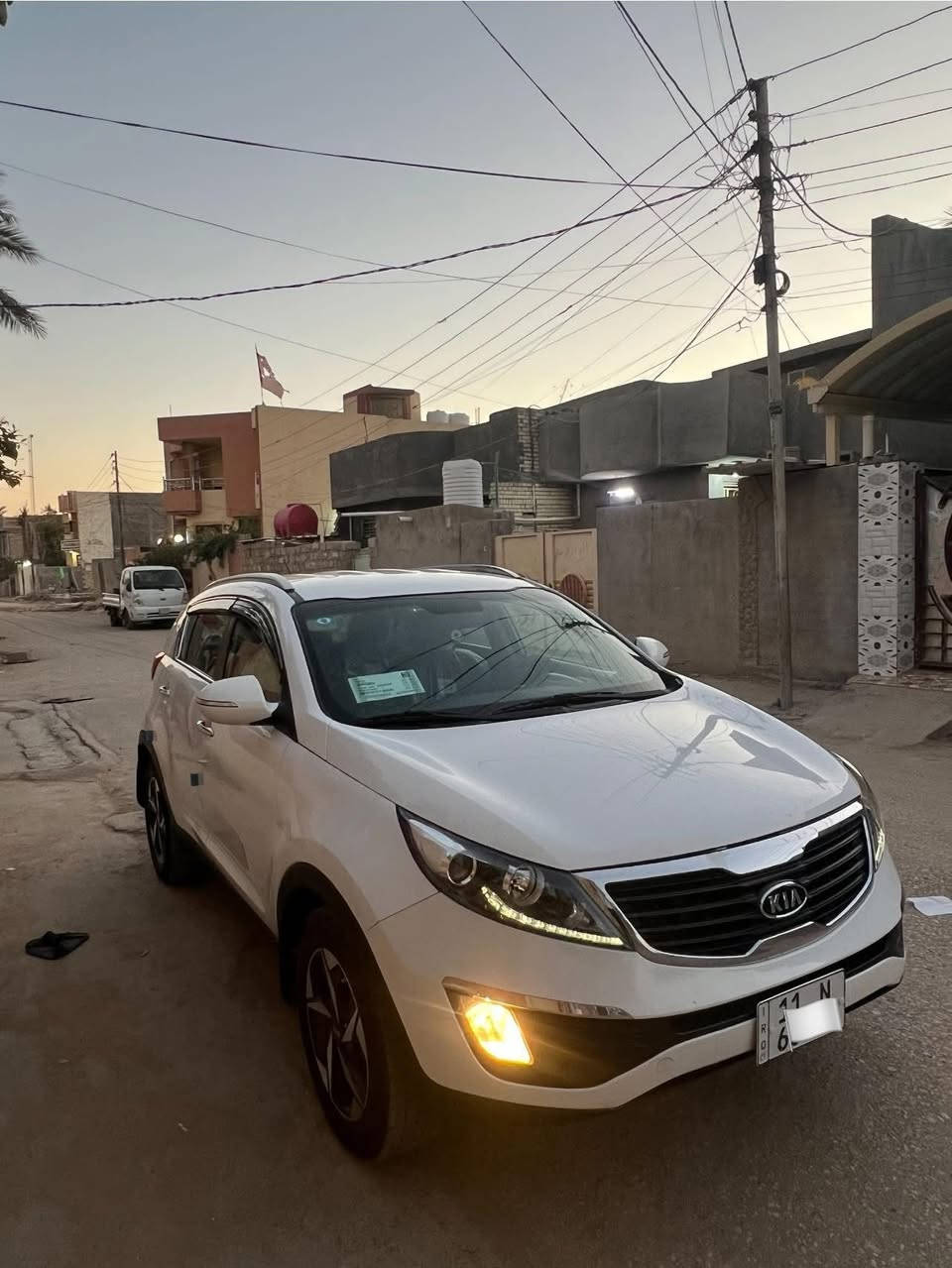 السلام عليكم
سبورتج 2011
خليجي 
رقم بغداد الجديد تحويل ثاني  يوم 
محرك 2000 دوش بلادي 
بيه شبر صبغ بجاملغ الامامي ولباقي كفاله عامه من كلشي 
شاشيه 
كامره 
حساس خلفي 
تبريد بيانو لمس 
اشاير بلمري 
مري شفط 
لد امامي 
كشن السائق كهرباء 
ماشيه 178 الف حقيقي 
وبعد المواصفات المعروفه 
السعر 132 وبيه مجال 
الاستفسار (***********)
