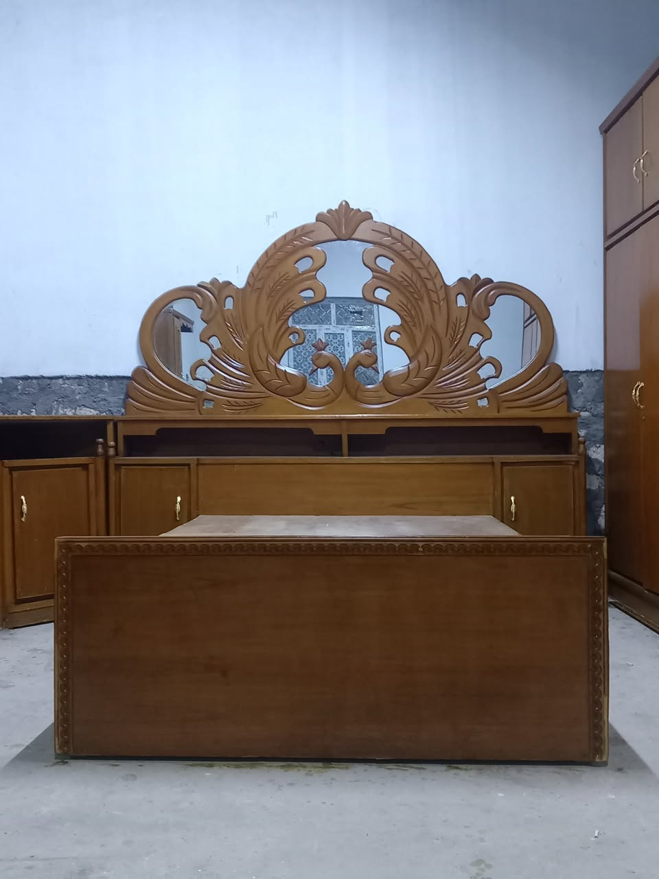 غرفة نوم احطاطه سعر ٧٥٠ قفل قفل العنوان الرمانه البعبيد اكو توصيل بكروه ***********
