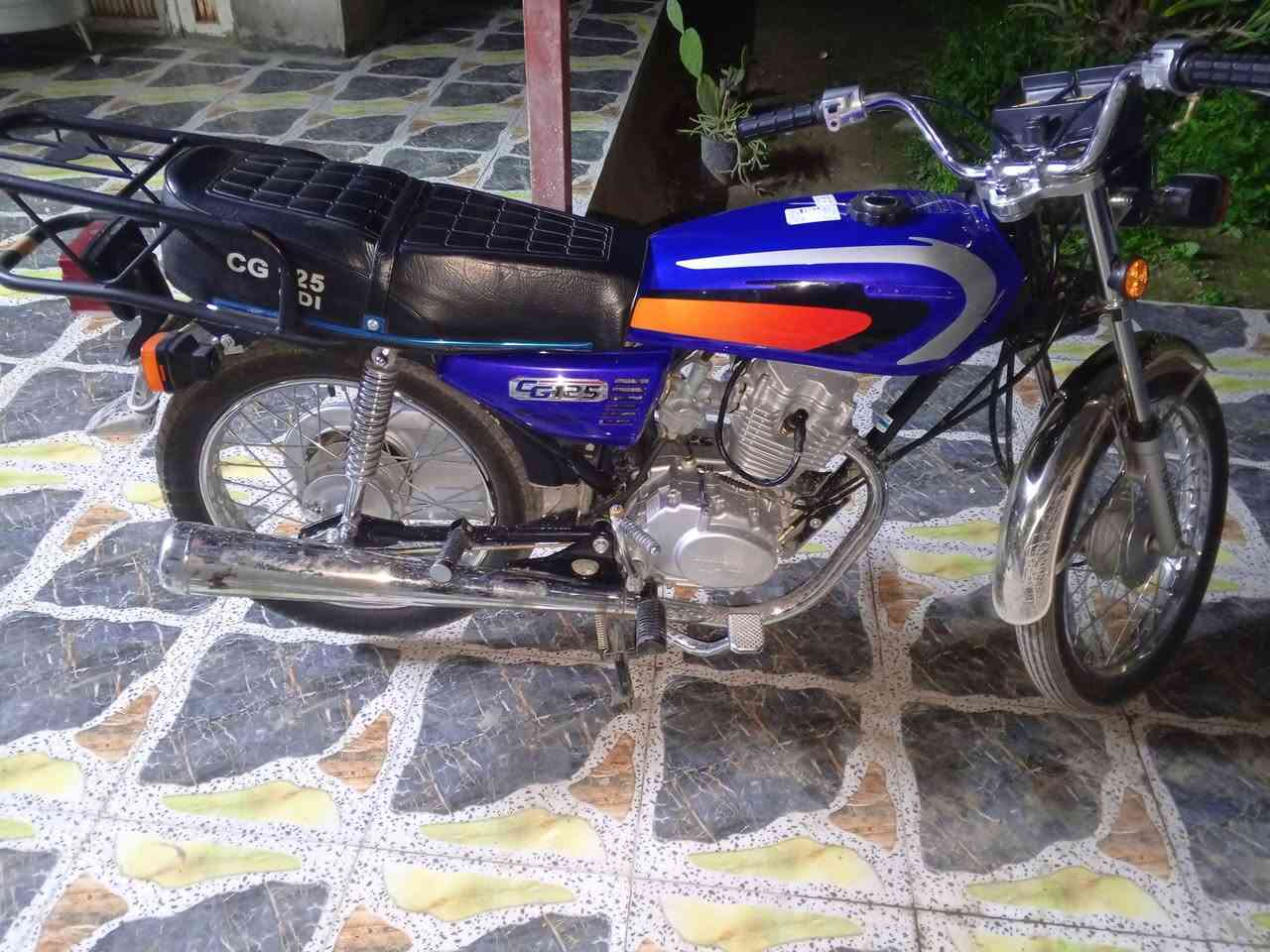 السلام عليكم دراجه للبيع موديل ٢٦ السعر ٧٠٠ و بيها مجال... بعدها على السحگ،  أوراق اسكنر،  للتواصل  ***********
