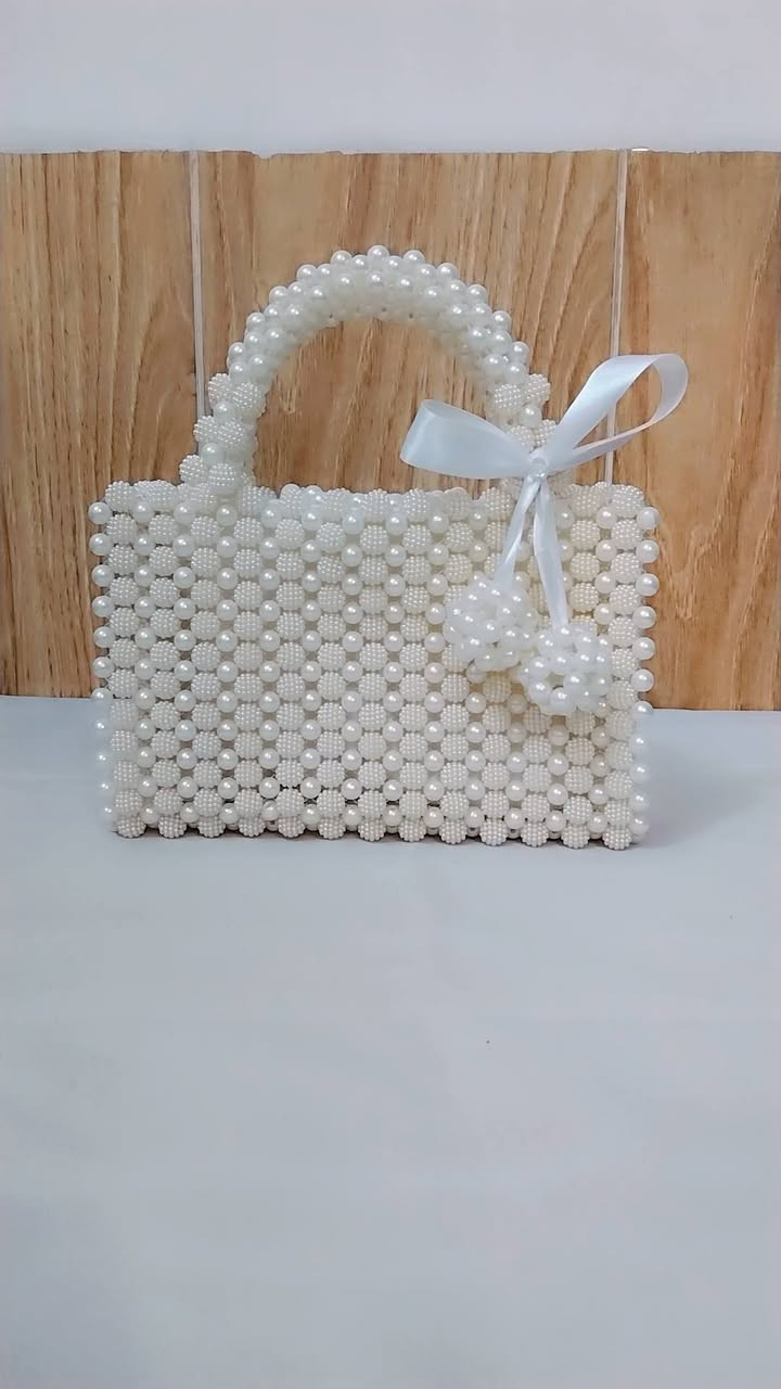 من اوردر العيد 😍 
نفذت حسب الطلب 
تحمل موبايل وبعض مستلزمات 
سعر حسب حجم ونوع خرز تجيج بدون بطانه تحبين ضيفين بطانه تنضاف ع جنطه تحبين ضيفين بطانه ومني لقماش تكون بلاش 
يوجد توصيل لجميع محافظات العراق وداخل هيت 
الحجز مسبق لتجهز طلب


**إذا كنت صاحب هذا الإعلان وتريد حذفه لأي سبب، رجاءا أرسل رسالة إلى الدعم الفني**