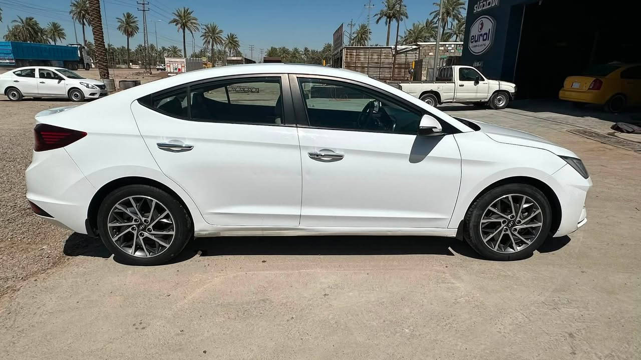 هيونداي النترا خليجي فول
موديل 2019

كفاله عامه المحرك وكير  بيهه تكحيلات بصيطه السونار مرفق بالمنشور

موصفات

1.فتحه سقف
2.مري شفط مع إشارة ترحيب
3.تبريد قطعتين
4.كامره خلفيه
5.حساس امامي خلفي
6.محرك 2000
7.تشغيل بصمة 

📍مكان السيارة ابوغريب 
    السعر 160 وبيه مجال  / ***********
