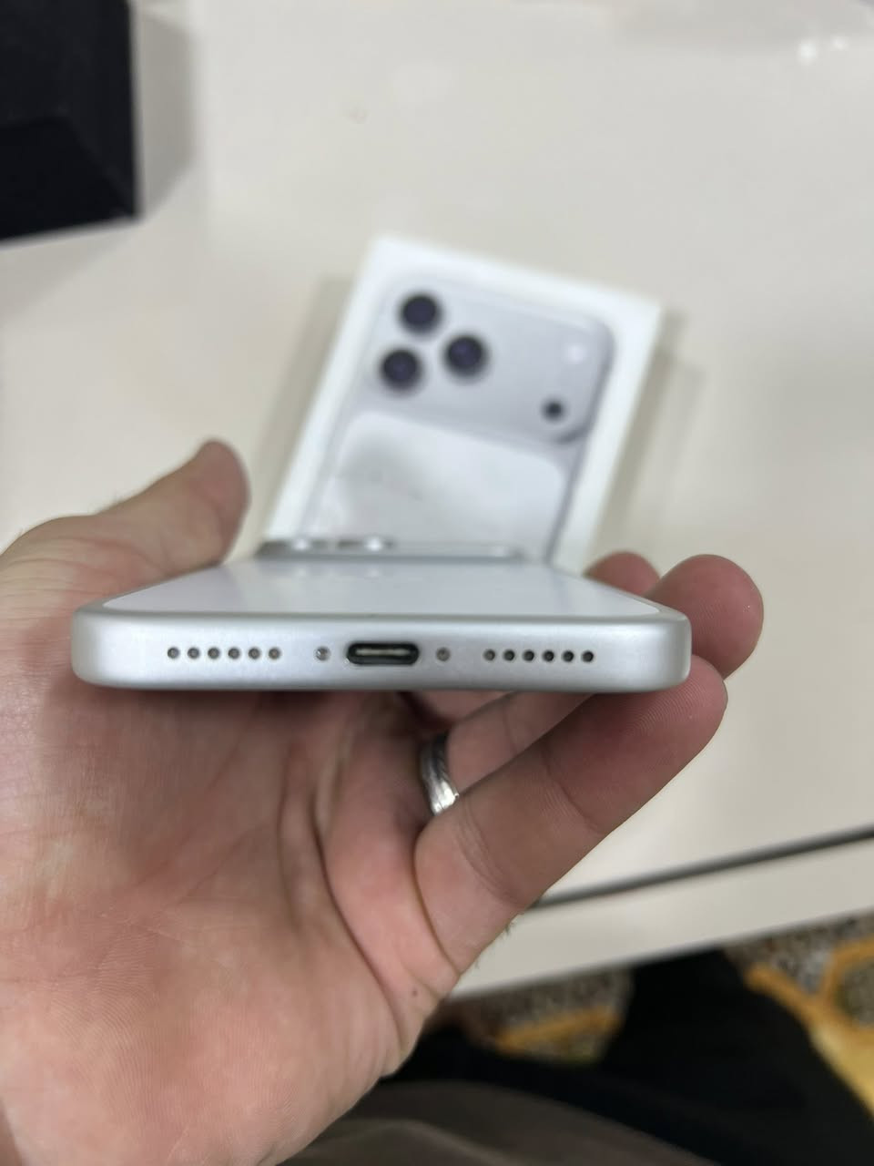 ١٧ برو ماكس ايسيم ذاكرة 256 بطارية 100 دورات 92 الجهاز جداً نضيف مكفول من الخدش كامل ملحقات السعر 1950 للستفسار ***********
