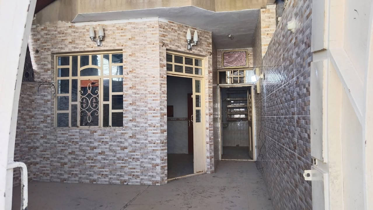 الايجار 
بيت 100متر الايجار طابو صرف 
 النجف حي الجامعة طابقين 
غرفه صاله استقبال مطبخ صحيات 
الثاني غرفتين صاله صحيات 
الاستفسار اتصل 
***********
***********
