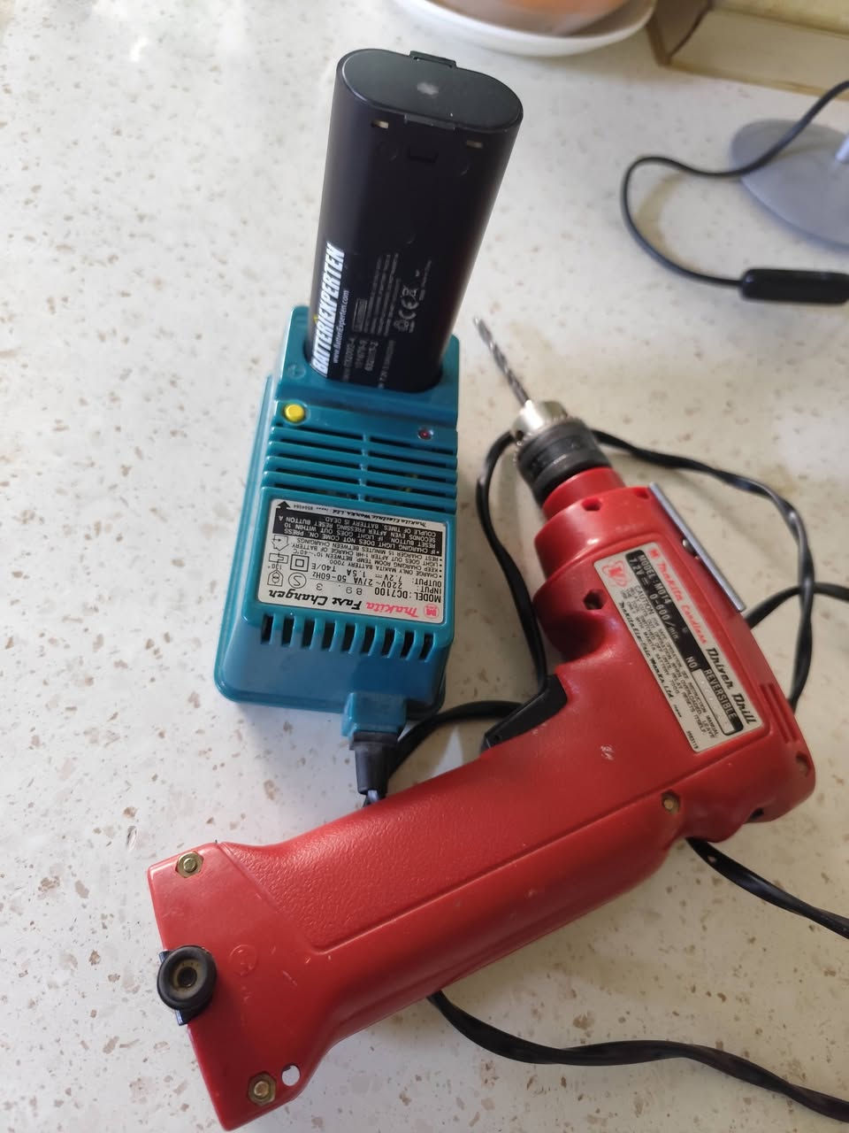 استيراد اوربي 🔔 ابيع الاعلى سعر  وادنى سعر ٥٠ الف
مثقاب لاسلكي من شركة ماكيتا (Makita)، قديم (Vintage) ويعتبر من القطع القابلة للاقتناء (Collectible) يعمل ببطارية ذات جهد 7.2 فولت.
السرعة: تصل سرعته إلى 600 دورة في الدقيقة.


**إذا كنت صاحب هذا الإعلان وتريد حذفه لأي سبب، رجاءا أرسل رسالة إلى الدعم الفني**