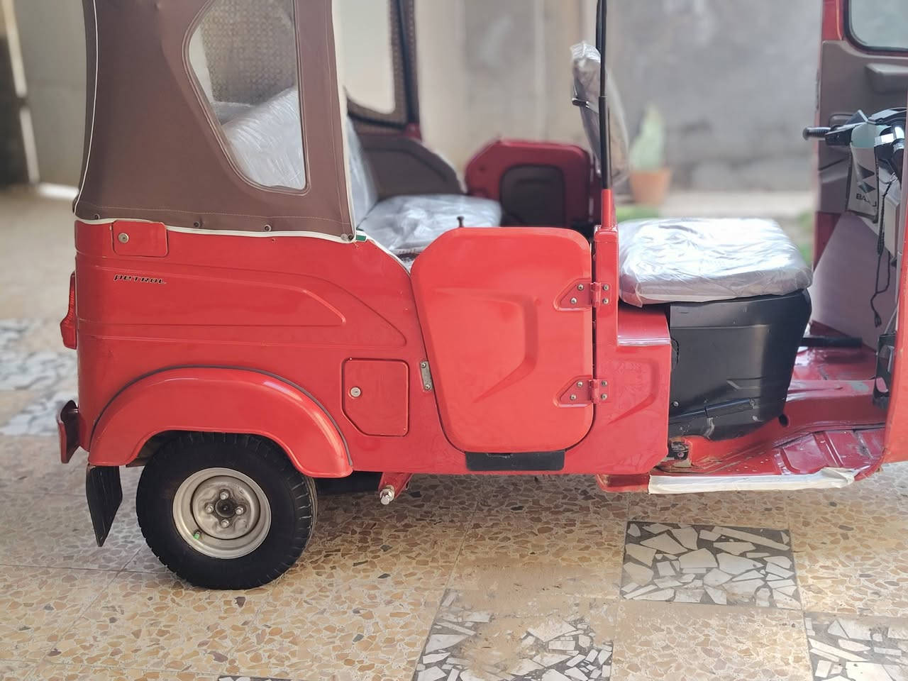 السلام عليكم
موديل 22 شهر 10
محرك مكفول
البدي بس الدوس معمره
رقمها بابل مداور ثاني يوم 
تخم تأير جبلي
مكاني واسط نعمانيه 
السعر (8900)
رقمي ***********
