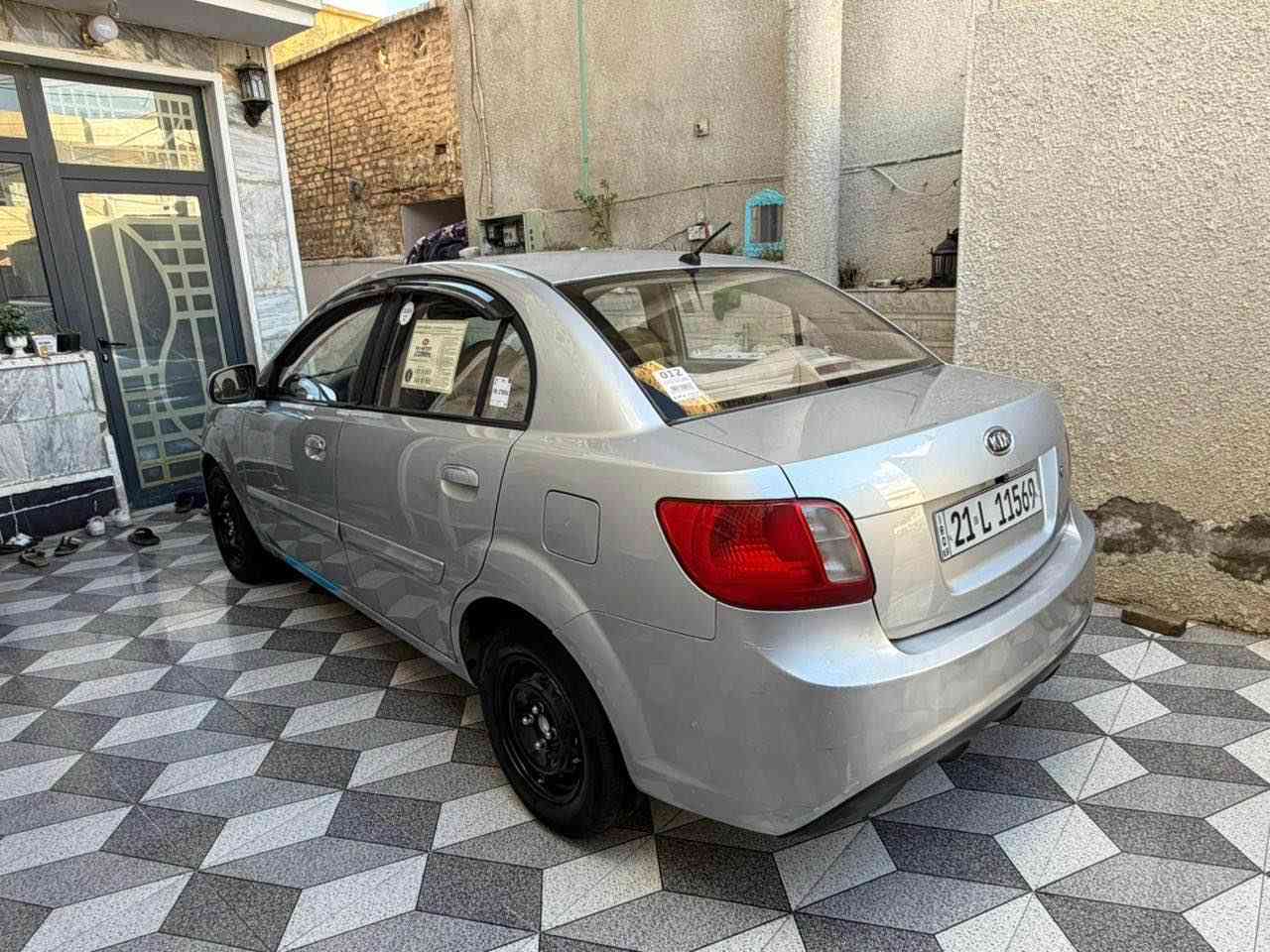 كيا ريو 2010 خليجي 
محرك 1600
تخم تاير جديد
صدر امامي خلفي جديد 
داخل مدوشم عام 
بدون ضرر ولا صبغ سونار داخل المنشور جديد 
رقم جديد سنوية وهزة جديد بسمي شرط تحويل 
العنوان ديالى بعقوبة ***********
السعر 93 بيهة مجال بصيط جدأ بعقوبة, ديالى
