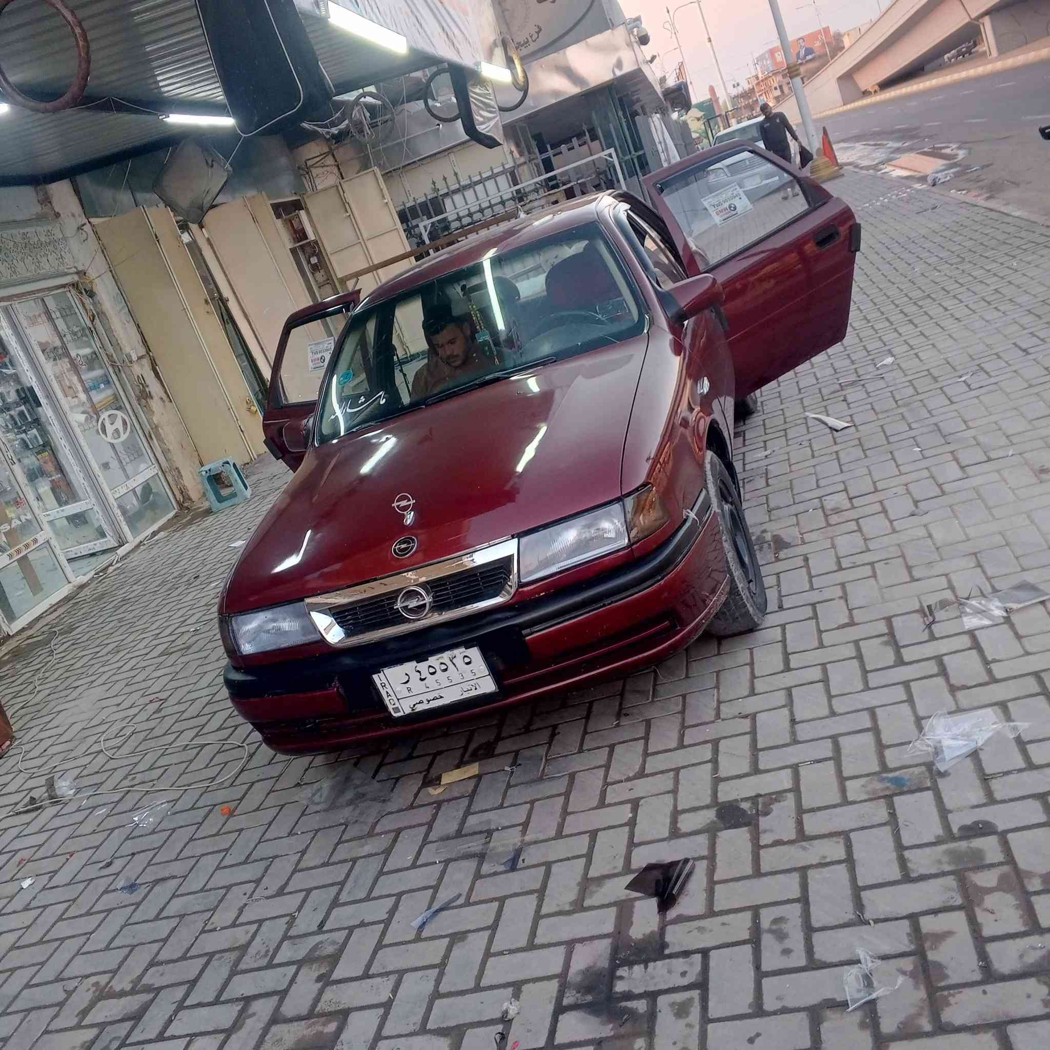 سلام عليكم فكتره حجم18موديل 91محرك و كير  وصدر كهربيات شرط صبق جماليه تخم تايرات سنويه عضم عاج مشروع وطني سياره نضيفه فول مكان تكريت رقم لهاتف ***********
