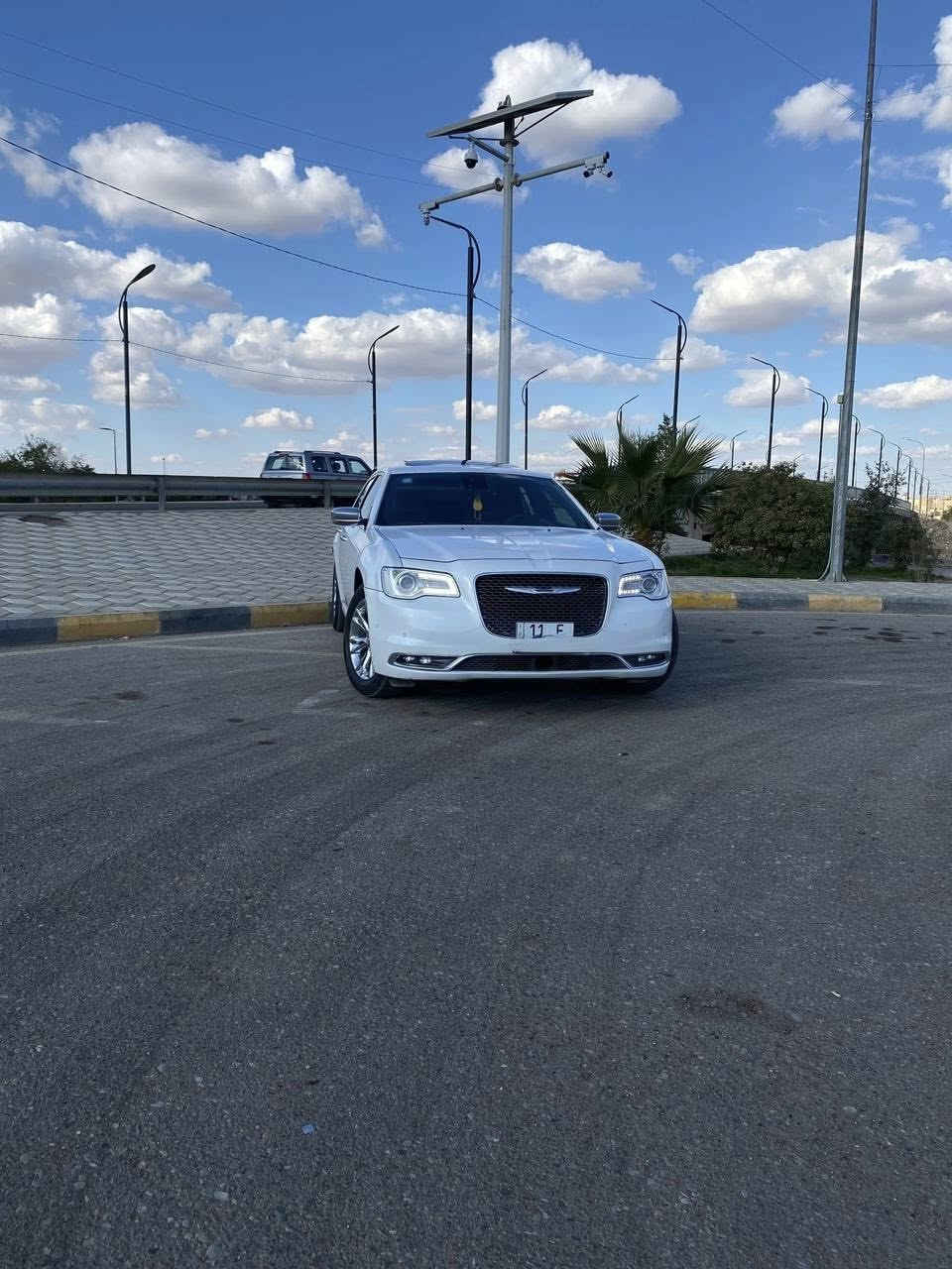 كرايسلر 300c بلاتنيوم اعلى فئه
2022 اصل 2015

محرك V8  5.7 محرك كير خير من الله 

رقم بغداد دولي بأسمي تحويل ثاني يوم 

مواصفات 

بانوراما 

برده خلفيه 

رادار امامي 

رادار خلفي 

رادار جانبي 

نقطه عمياء  

اشاير بالمريء

تعتيم مرايات بالضوء العالي

ترحيب 

حساسات امامي خلفي 

داخل اسود مطعم خشب 

كشنات 4تدفئه تبريد 

ستيرن تدفئه  

خزن ميموري 

دوسة بانزين +بريك كهربائيات 

كامره دواره 

ملاحضه ( الدعاميه الخلفيه موجوده )

صور الحادث مرفقه بالصور 

فقط هذا الحادث في العراق

للاستفسار ***********
