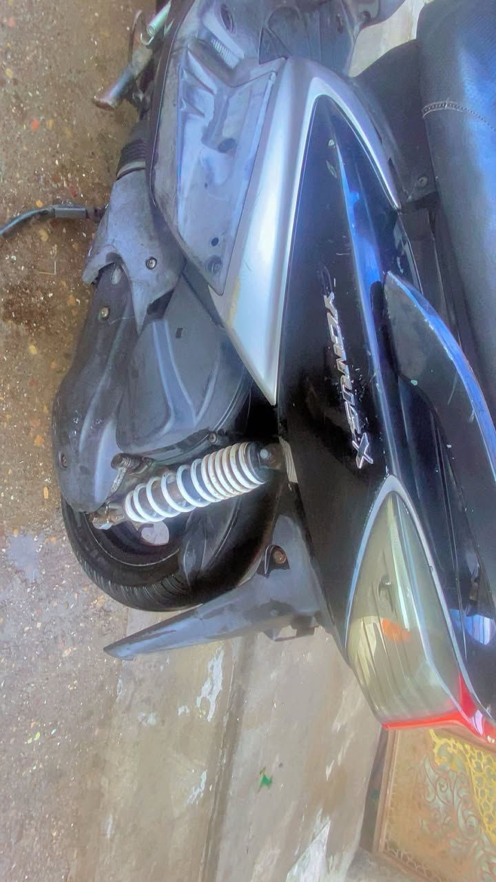 سلام عليكم دراجة سكنس فحل نوزل  مكينة نعامة  كفرات بلادي كهربائيات كلهة شغالةالعنوان بغداد الشعب رقمي *********** السعر 650
