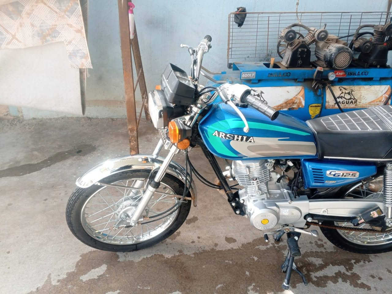 دراجه للبيع موديل2025 اوراق سكنر السعر 650وبيها مجال
***********
