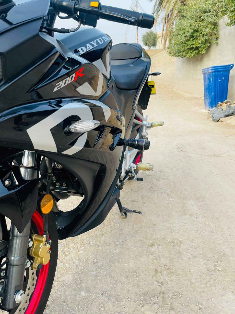 السلام عليكم دراجه دايون بطح محرك 200دراجه موديل 2023 كفاله عامه شخط ما بيه ومرقمه بسمي تحويل ثاني يوم مامتواجد عل فيس رقمي ***********
