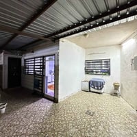 دار ركن ١٨٠م • طابق واحد • دوميز مقابل مول السلام