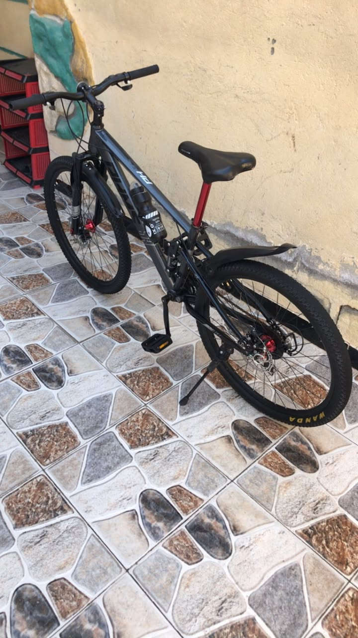 السلام عليكم من رخصت مدير الكروب المحترم خوان هاذه البايسكل الياباني حجم 26 جديل كله البارحه خذيته من الصدريه 160 وهسه اريد ابيعه سعره 160 وبيء مجال شيء بسيط الاستفسار ***********
