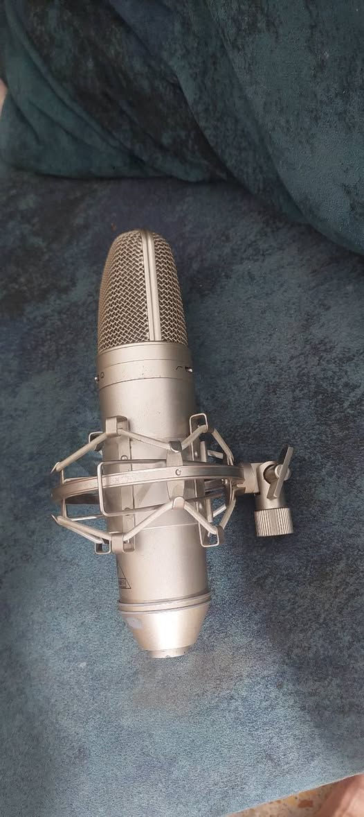 متاح مايكرفون b 2 نضافه ٩٠%سعر ١٠٠ الف مكاني بغداد


**إذا كنت صاحب هذا الإعلان وتريد حذفه لأي سبب، رجاءا أرسل رسالة إلى الدعم الفني**