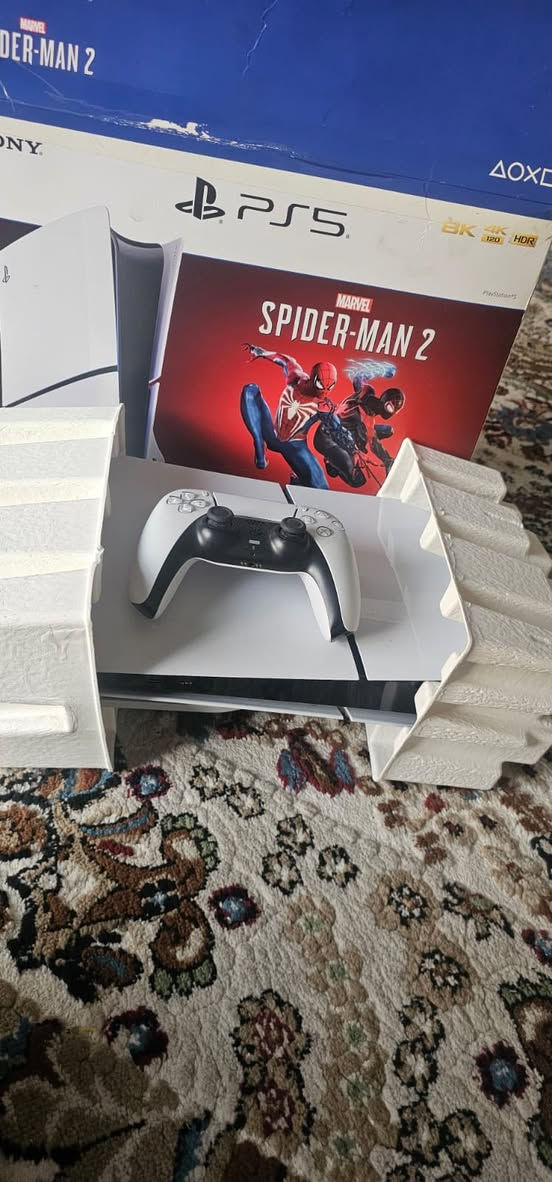 �🎮 بلايستيشن 5  سلم ذاكرة تيرا امريكي مهكر يجي ويا يدة اصلية 7 العاب داخل لبلي ومكيبلات كاملة وكارتونة/متوفر توصيل 
اكو  جوستكات اصليه للبيع فور وفايف


**إذا كنت صاحب هذا الإعلان وتريد حذفه لأي سبب، رجاءا أرسل رسالة إلى الدعم الفني**