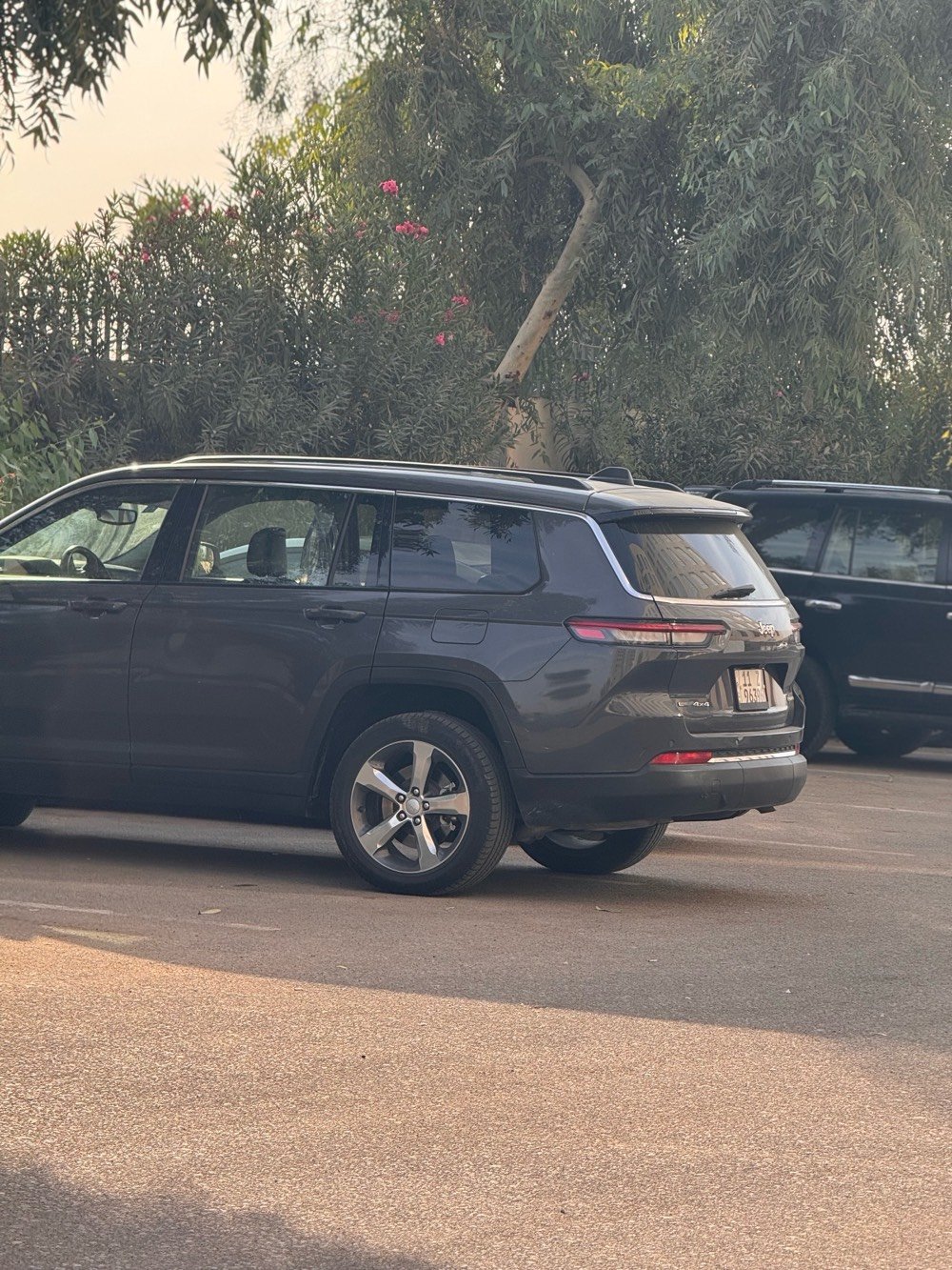 جيب موديل ٢٢ 
٧ راكب
ماشيه ٦٠ 
فول مواصفات 
بانوراما كشنات جلد منفصله شاشه جبيره رادارات ٣٦٠ حساسات خلفيه تدفئه كشنات صندوك كهرباء وباقي المواصفات المعروفه السياره نظيفه جدا 
للبيع او مراوس بسياره اقل 
حادثها جاملغ وباب مال سايق 
مكاني بغداد حي تونس