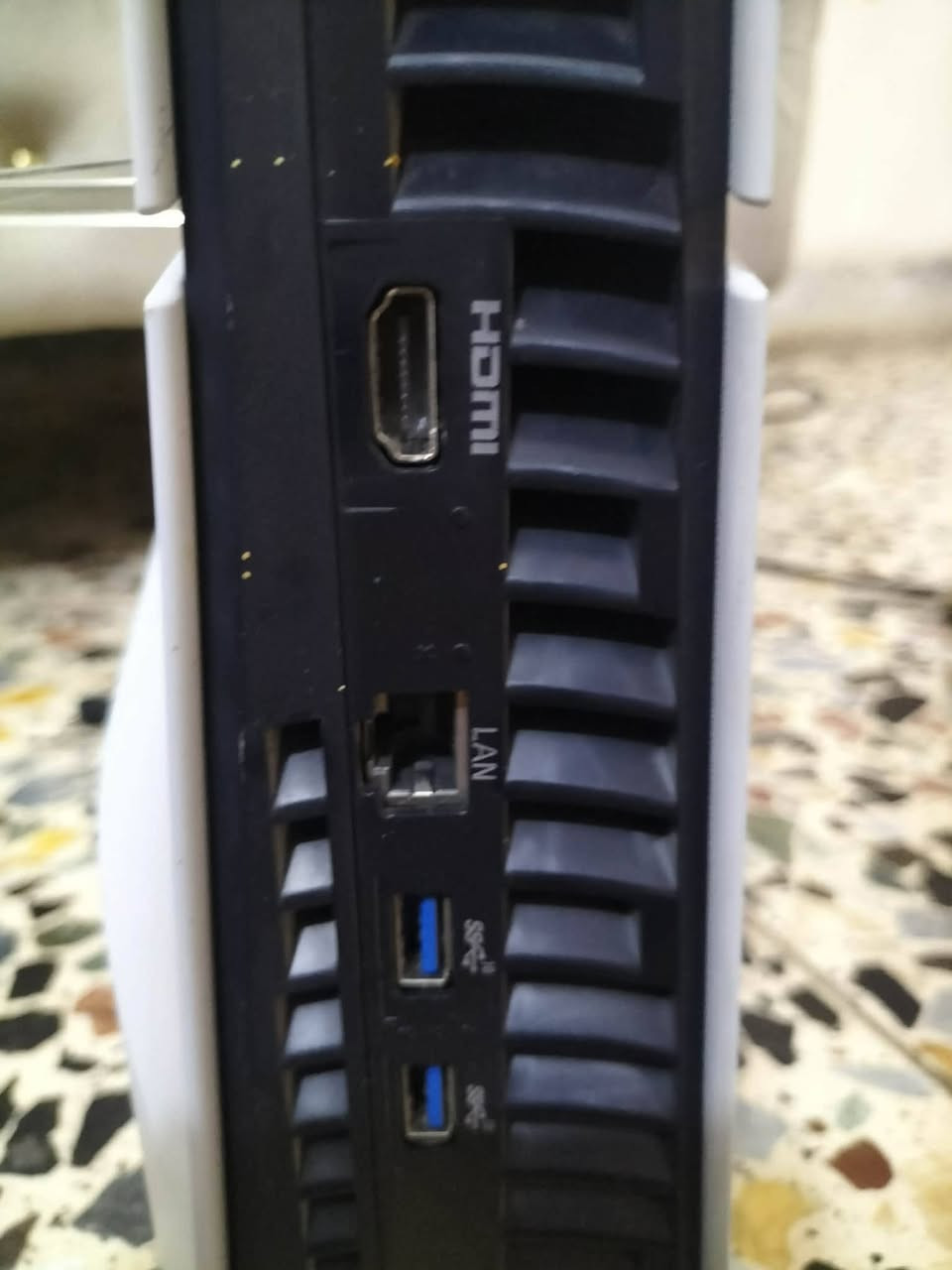للبيع بلاي ستيشن PS5 Slim
• نظافة 99%
• استخدام منزلي 
• غير مفتوح نهائياً وبختم الشركة
• يعمل بسلاسة تامة بدون أي مشاكل أو حرارة

• كامل الملحقات الأصلية
• اليد الأصلية + جميع الوايرات
• الكارتون موجود وبحالة ممتازة


**إذا كنت صاحب هذا الإعلان وتريد حذفه لأي سبب، رجاءا أرسل رسالة إلى الدعم الفني**